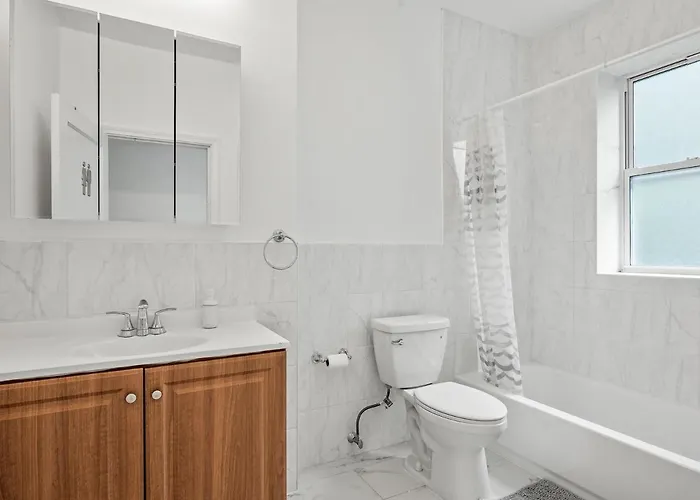 Homestay Oakland/university @d Modern And Spacious Private Bedroom With Shared *
