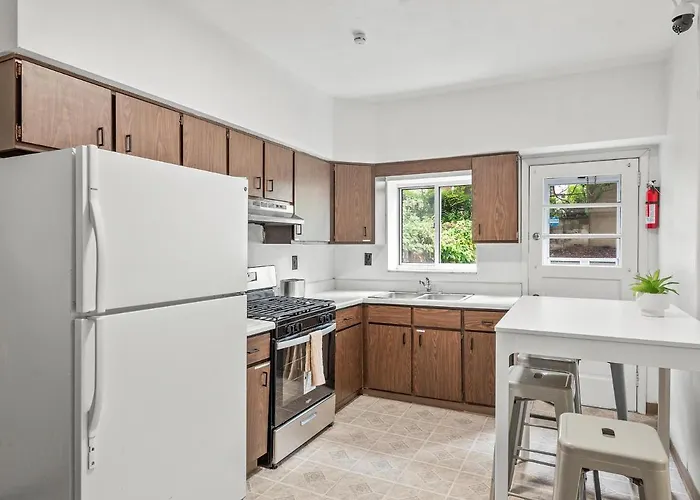 Oakland/university @d Modern And Spacious Private Bedroom With Shared Homestay Pittsburgh